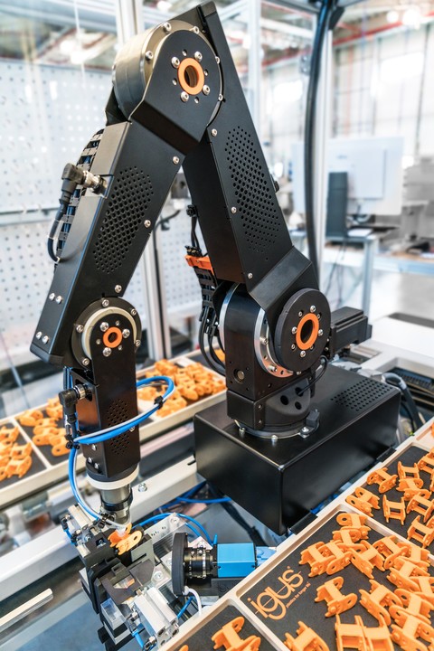 Robot pick and place